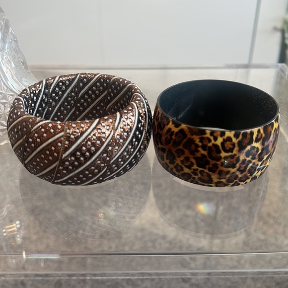 Chunky bangles. Safari vibes. Cheetah print. - Picture 3 of 4
